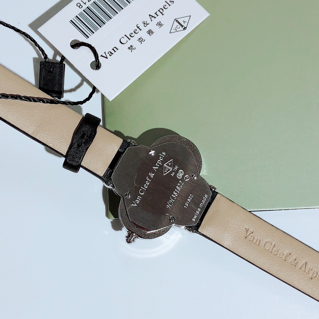 梵克雅宝-VanCleefArpelsAlhambra系列腕表继续沿袭梵克雅宝的标志性图案散发恒久隽永的