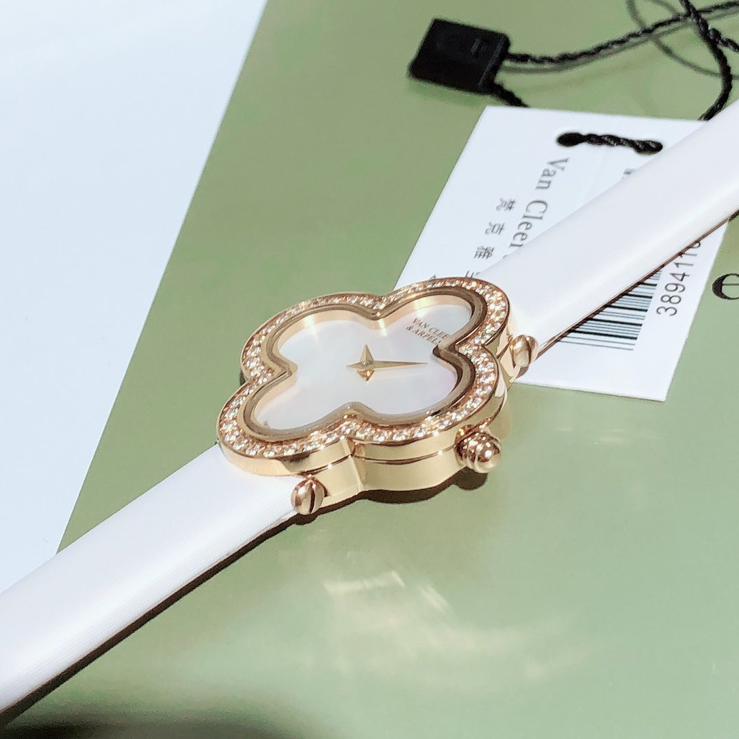 梵克雅宝-VanCleefArpelsAlhambra系列腕表继续沿袭梵克雅宝的标志性图案散发恒久隽永的