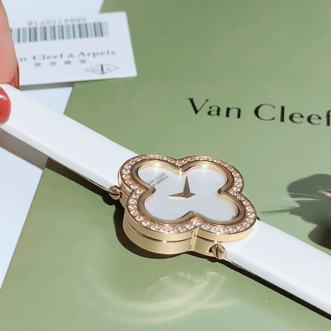 梵克雅宝-VanCleefArpelsAlhambra系列腕表继续沿袭梵克雅宝的标志性图案散发恒久隽永的