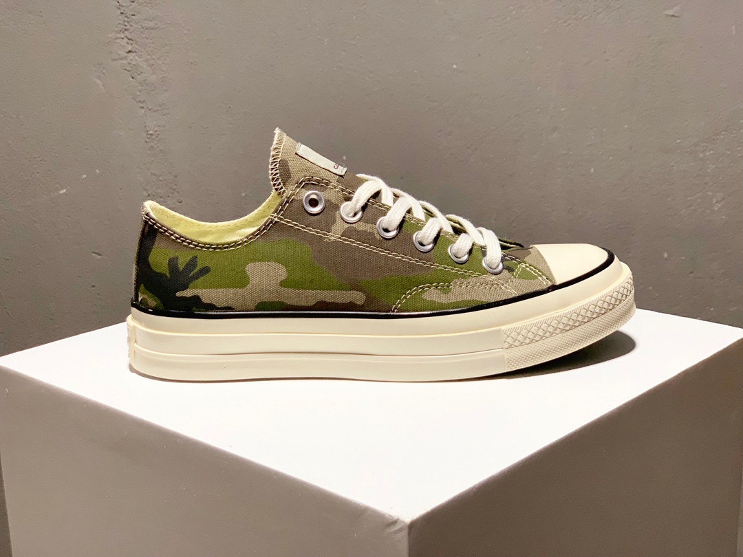 170【Carhartt WIP x Converse 最新 Chuck 70 联名系列发布】双方将两款全新配色加入帆布鞋面上能演练 Chuck 70 鞋款