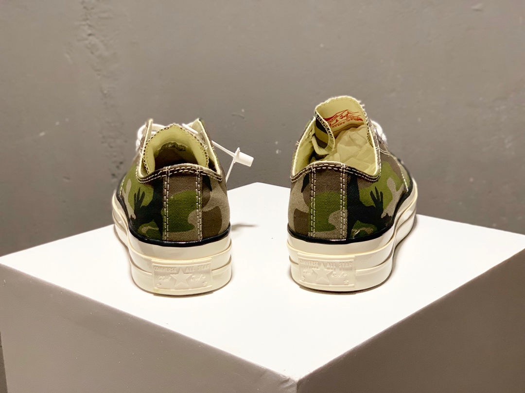 170【Carhartt WIP x Converse 最新 Chuck 70 联名系列发布】双方将两款全新配色加入帆布鞋面上能演练 Chuck 70 鞋款