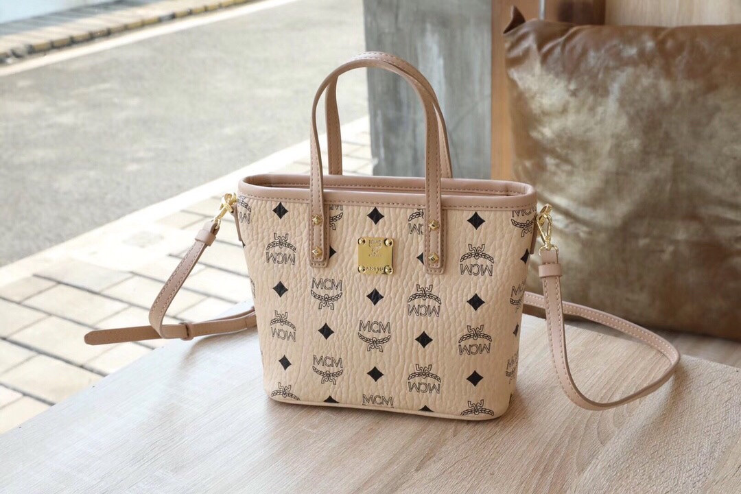 Top quality item 💐【Top original version】MCM mini shopping bag, confidently enter and exit the counter without pressure. One bag meets all requirements, customized original PVC with top layer cowhide, YKK corn teeth, small vegetable basket. Can be hand-carried. Single shoulder bag. Crossbody. Adjustable and detachable shoulder strap. Size: top width 22cm, bottom width 19cm, height 17cm, bottom thickness 8cm. image 1