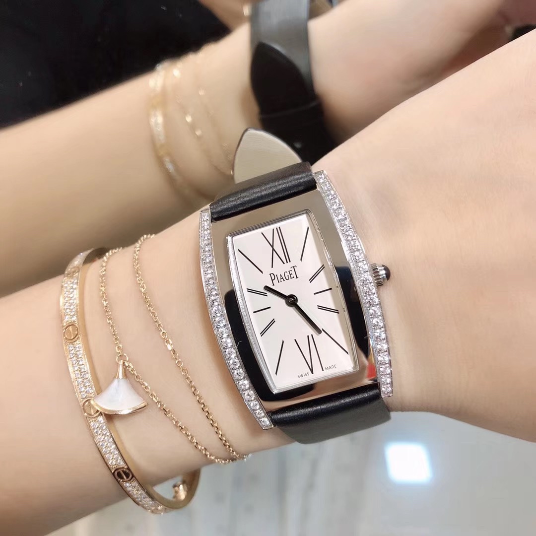 Piaget 伯爵 Limelight酒桶形系列 尺寸27 x 38毫米 镶饰方形美钻 黑色陶瓷表冠