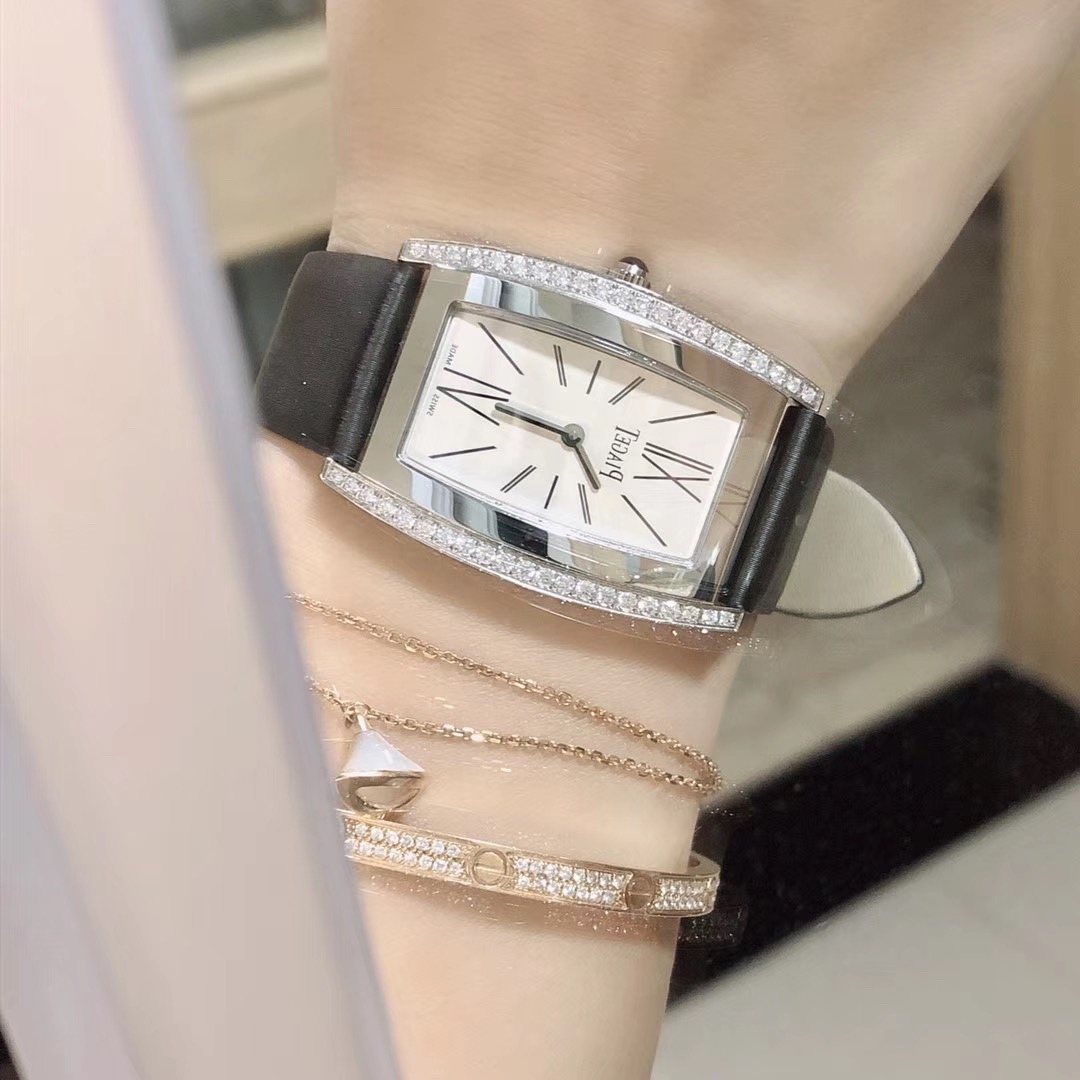 Piaget 伯爵 Limelight酒桶形系列 尺寸27 x 38毫米 镶饰方形美钻 黑色陶瓷表冠
