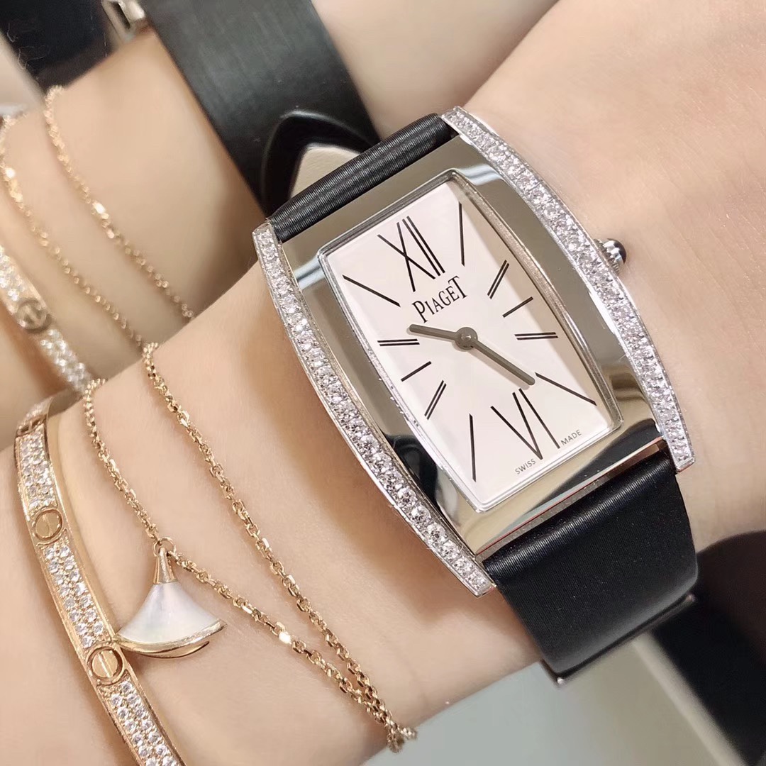 Piaget 伯爵 Limelight酒桶形系列 尺寸27 x 38毫米 镶饰方形美钻 黑色陶瓷表冠