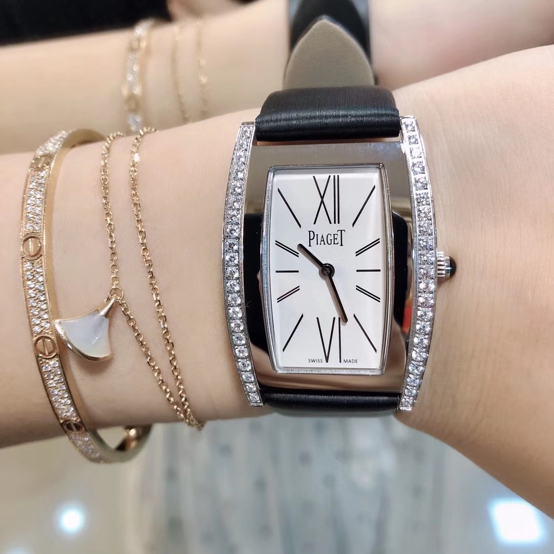 Piaget 伯爵 Limelight酒桶形系列 尺寸27 x 38毫米 镶饰方形美钻 黑色陶瓷表冠