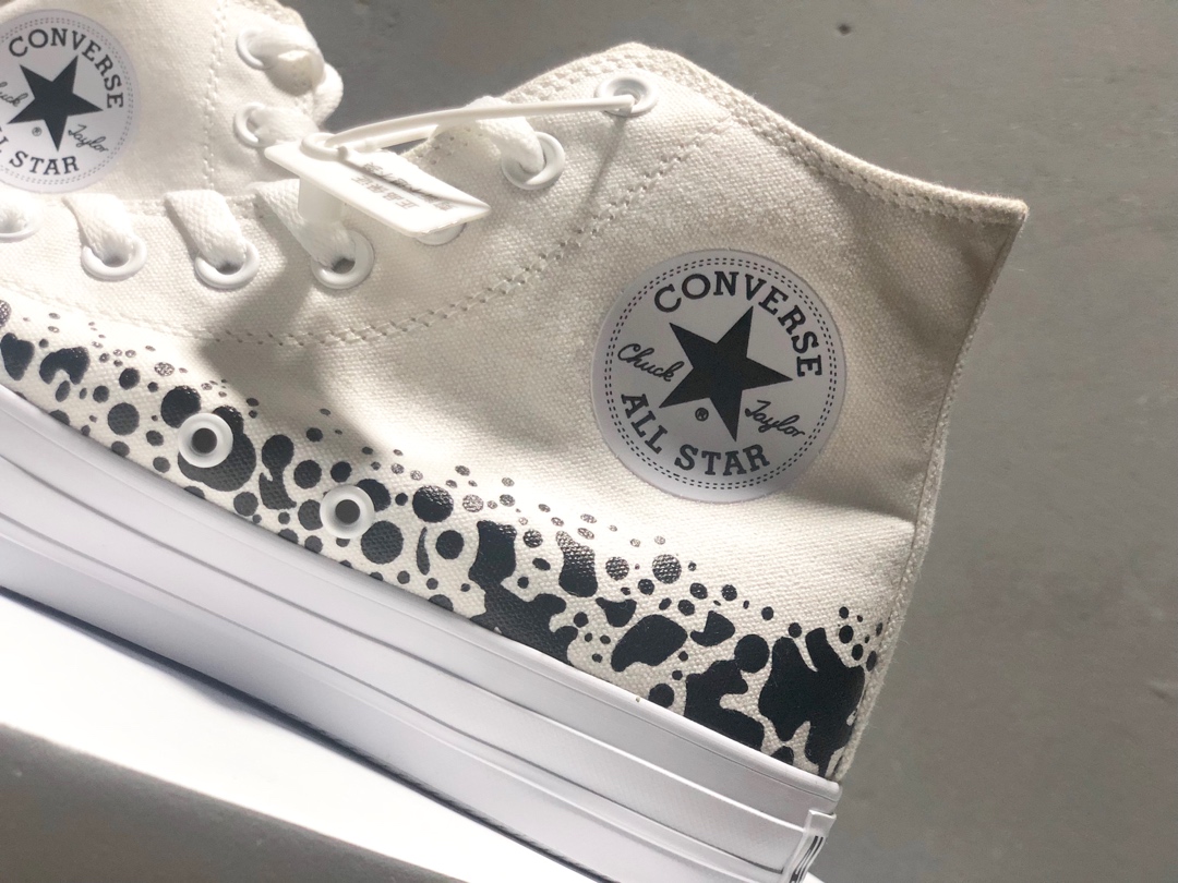 150匡威converse all star sp ox 黑色波点鞋面波点还原了Converse的经典之作！