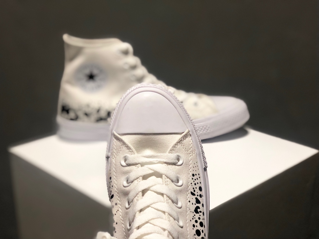 150匡威converse all star sp ox 黑色波点鞋面波点还原了Converse的经典之作！