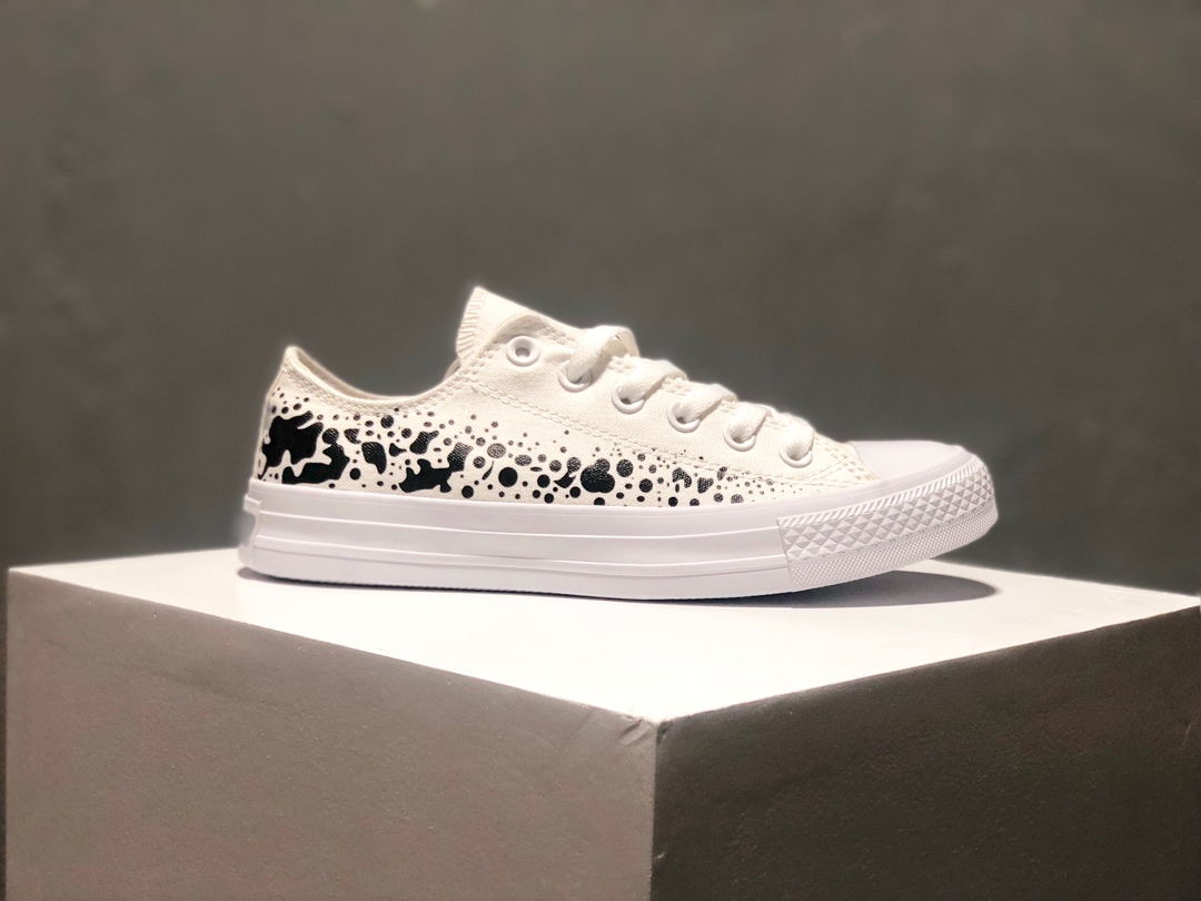 150匡威converse all star sp ox 黑色波点鞋面波点还原了Converse的经典之作！呈现百年经典！