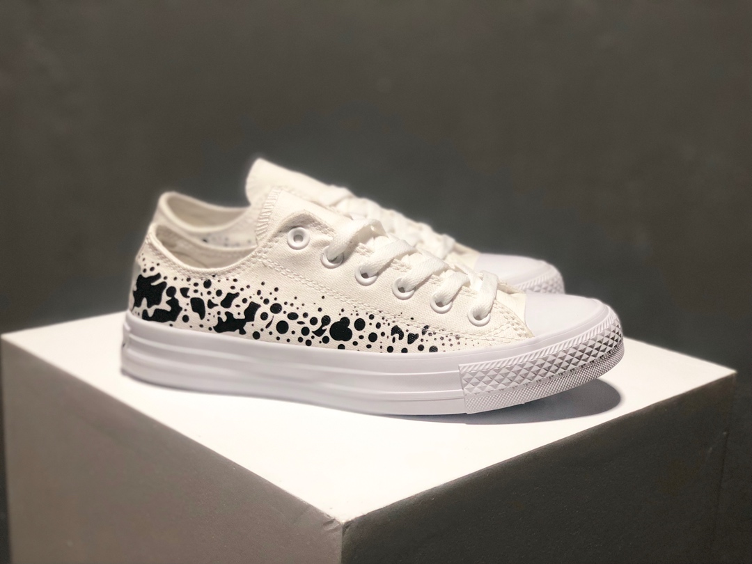 150匡威converse all star sp ox 黑色波点鞋面波点还原了Converse的经典之作！呈现百年经典！