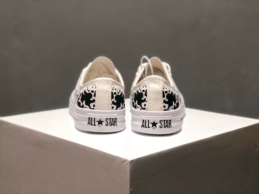 150匡威converse all star sp ox 黑色波点鞋面波点还原了Converse的经典之作！呈现百年经典！