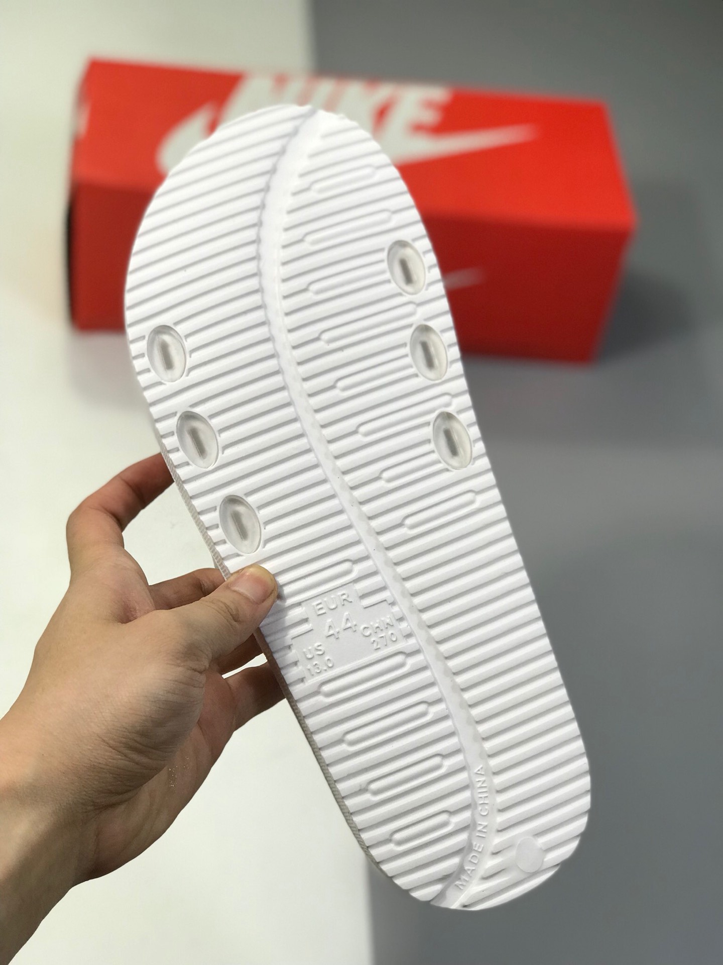 70 耐克拖鞋 全新夏日澡堂拖 官方同步上市一体式橡塑材料与织物绑带增加衬垫设计