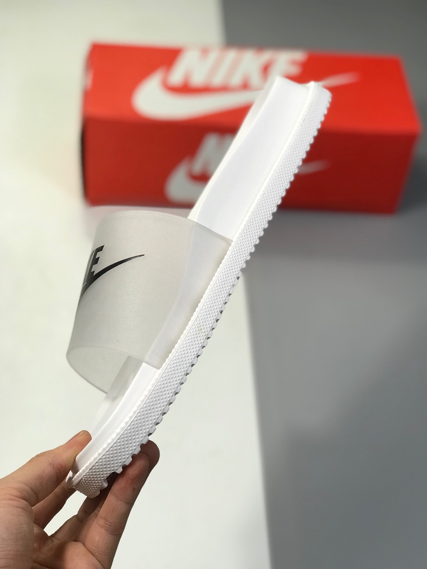 70 耐克拖鞋 全新夏日澡堂拖 官方同步上市一体式橡塑材料与织物绑带增加衬垫设计