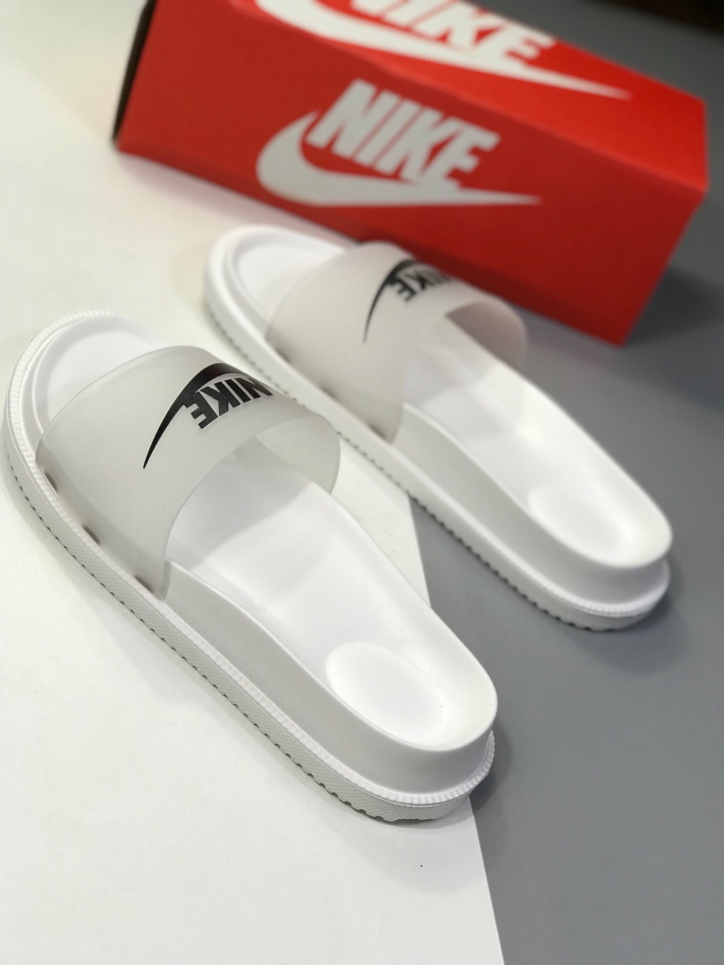 70 耐克拖鞋 全新夏日澡堂拖 官方同步上市一体式橡塑材料与织物绑带增加衬垫设计