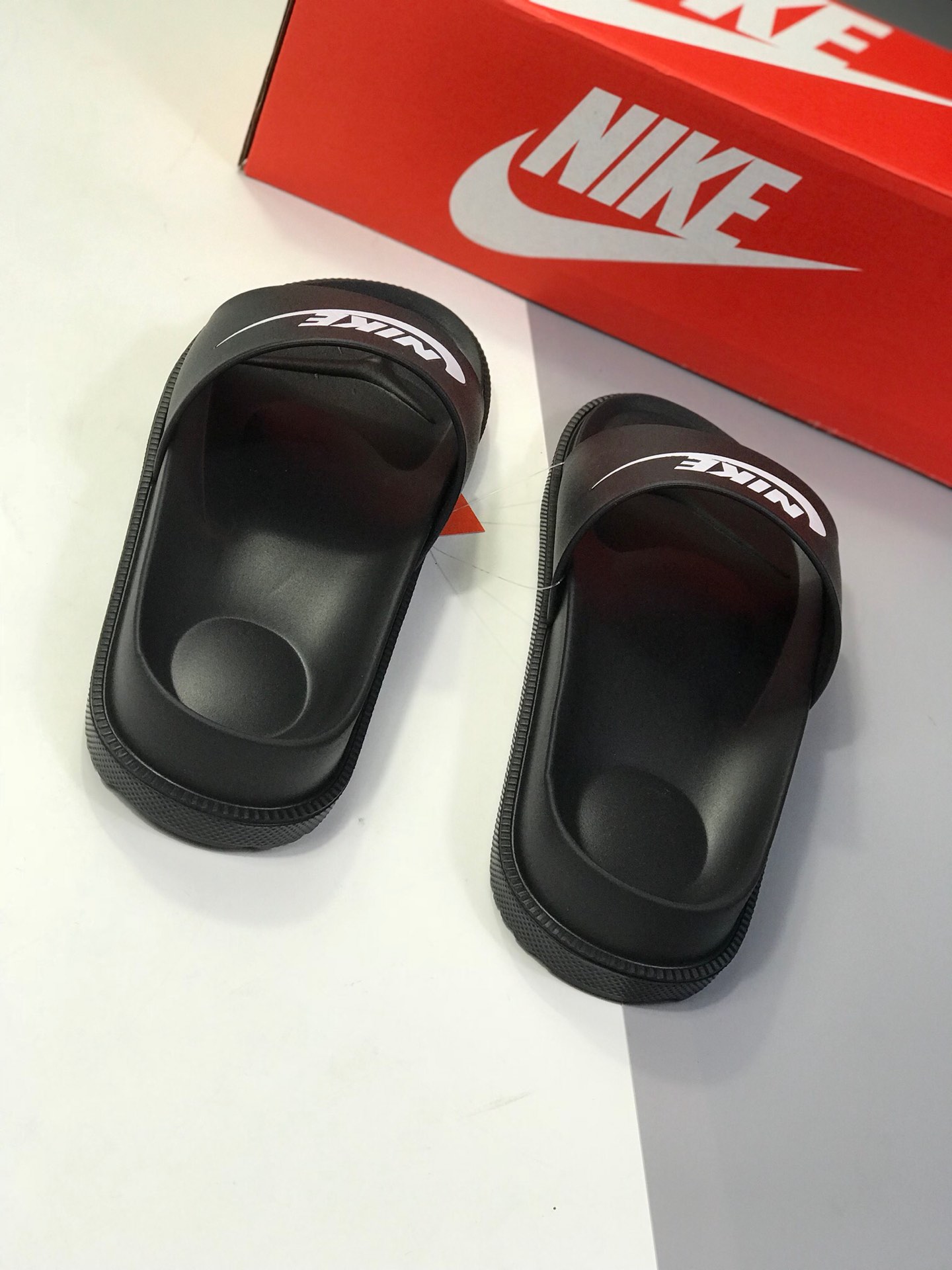 70 耐克拖鞋 全新夏日澡堂拖 官方同步上市一体式橡塑材料与织物绑带增加衬垫设计