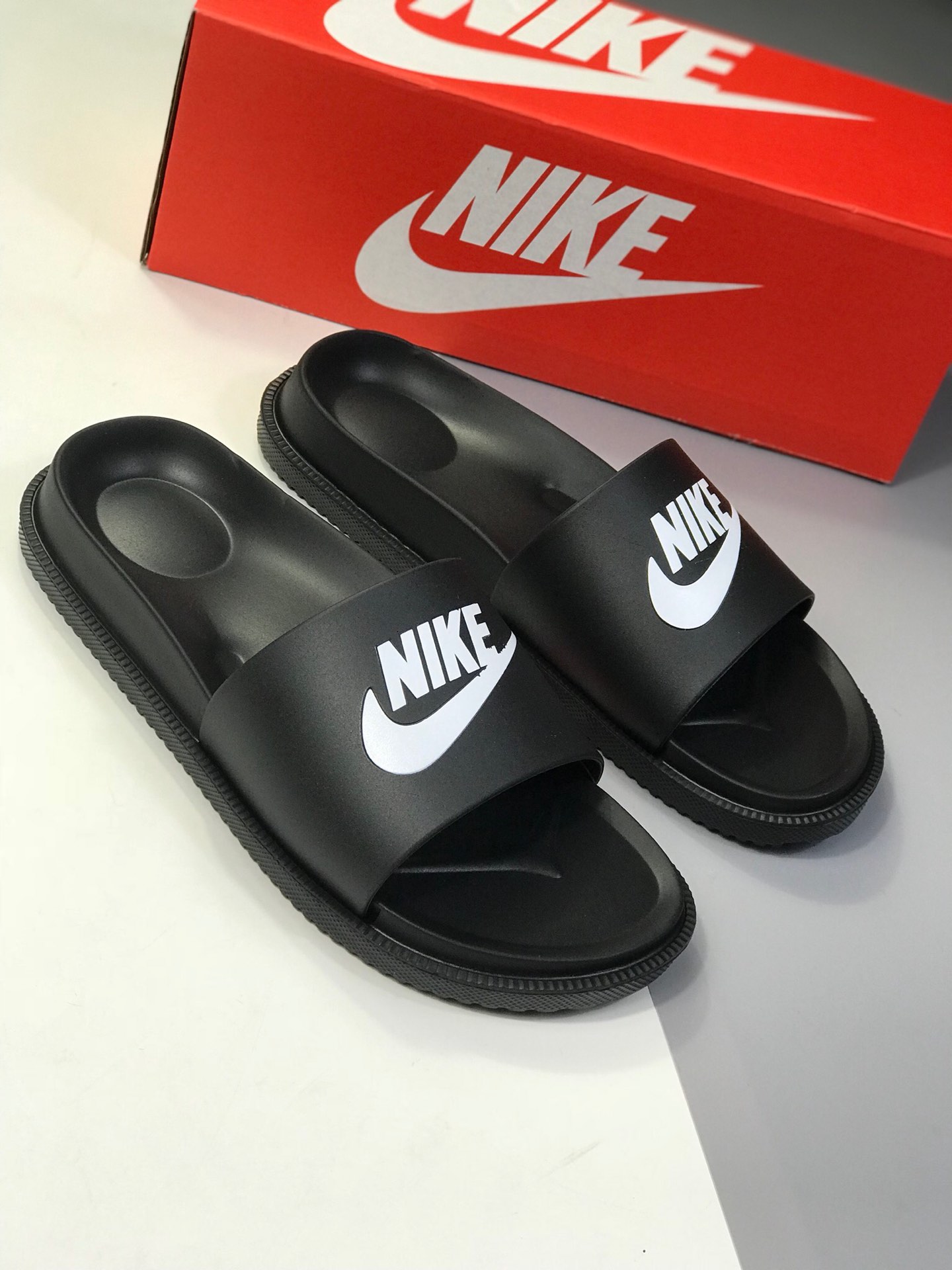70 耐克拖鞋 全新夏日澡堂拖 官方同步上市一体式橡塑材料与织物绑带增加衬垫设计