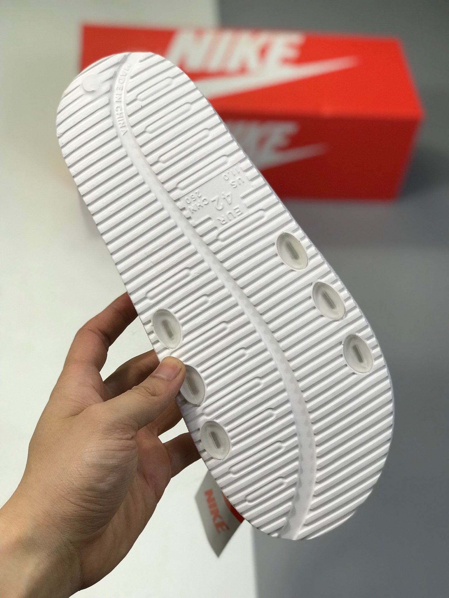 70 耐克拖鞋 全新夏日澡堂拖 官方同步上市一体式橡塑材料与织物绑带增加衬垫设计