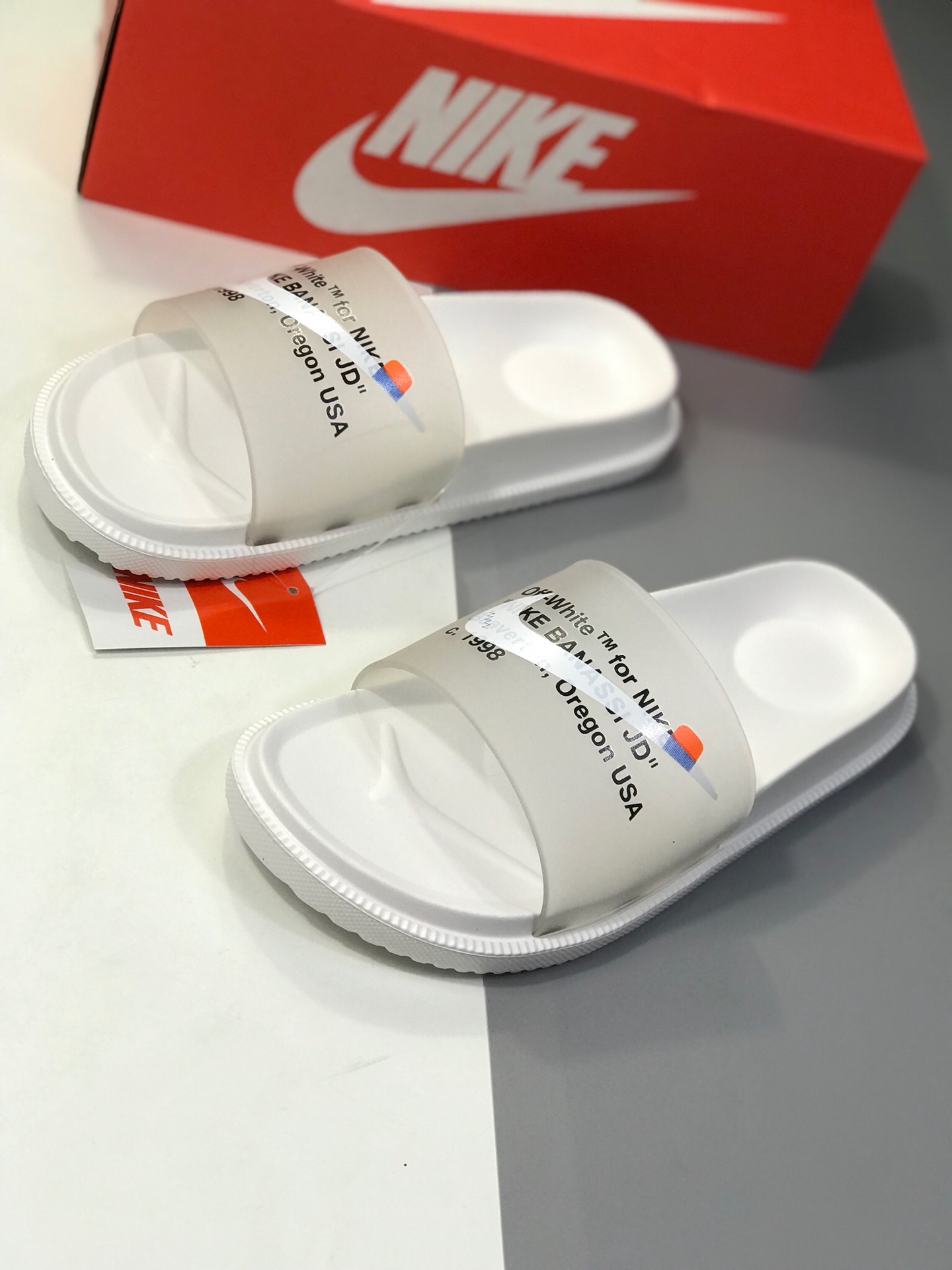70 耐克拖鞋 全新夏日澡堂拖 官方同步上市一体式橡塑材料与织物绑带增加衬垫设计