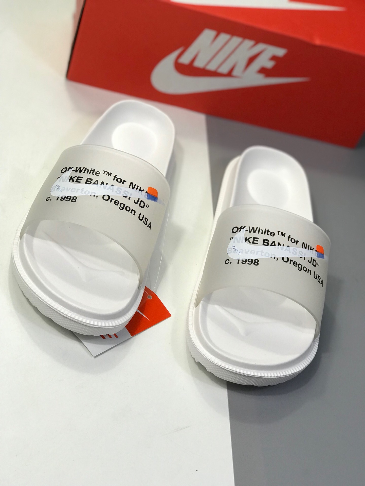 70 耐克拖鞋 全新夏日澡堂拖 官方同步上市一体式橡塑材料与织物绑带增加衬垫设计