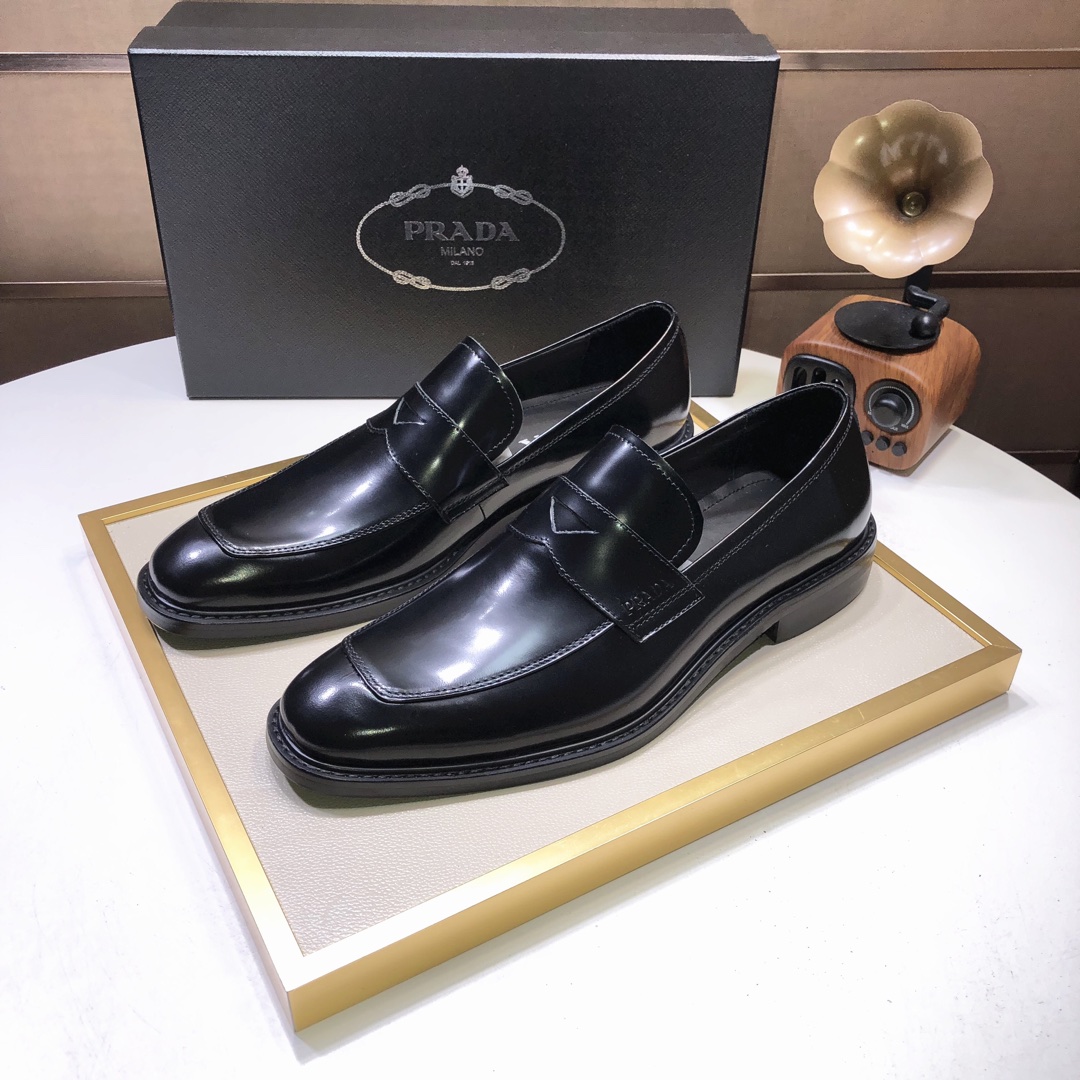 J5  高端品质🌹普拉达官网一比一复刻 男士时尚正装休闲鞋～原版质量☺️鞋面意大利进口头层牛皮 防滑耐磨天然橡胶大底，鞋型端庄优雅，时尚新潮，超级百搭，高品质看得见，懂货的[勾引]。