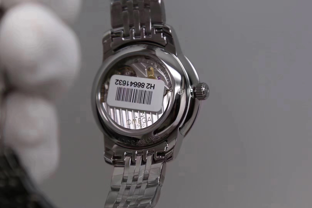 Omega 欧米茄碟飞系列典雅女，平民版本，32.7mm直径.10mm厚度，天然珍珠贝壳