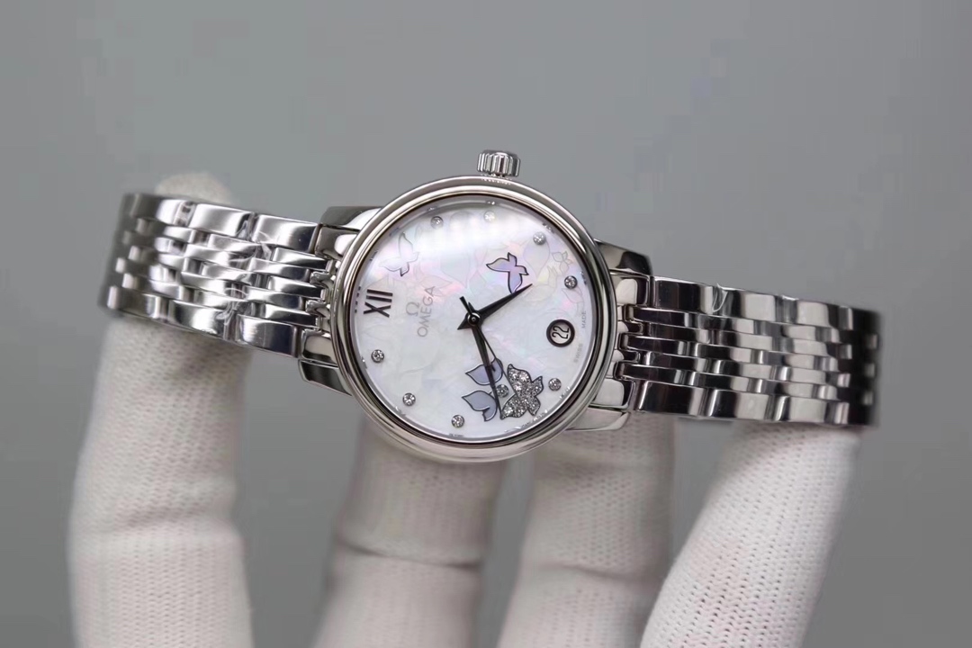 Omega 欧米茄碟飞系列典雅女，平民版本，32.7mm直径.10mm厚度，天然珍珠贝壳