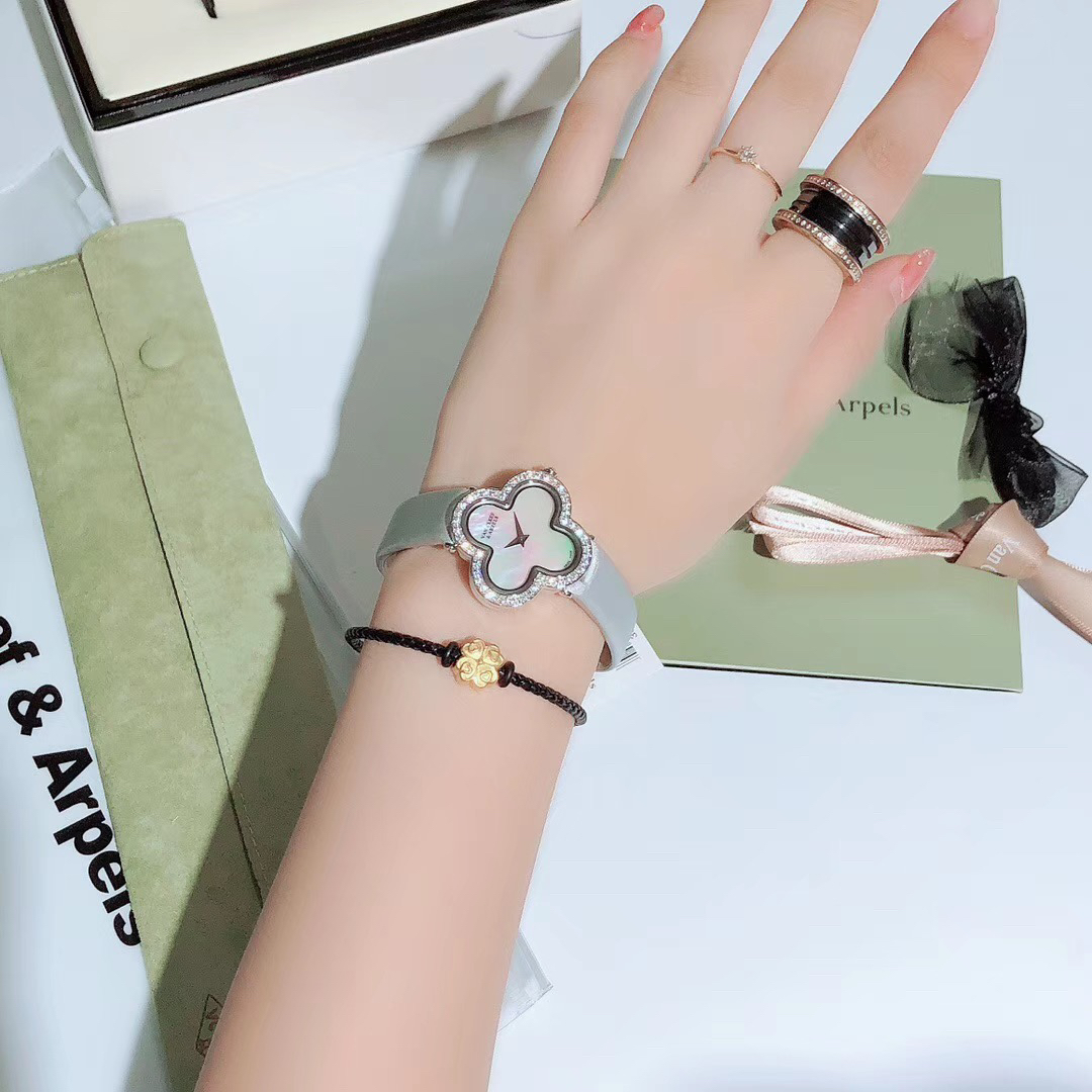 Van Cleef & Arpels 梵克雅宝-Van Cleef＆Arpels Alhambra系列腕表继续沿袭梵克雅宝的标志性图案 散发恒久隽永的优雅气息