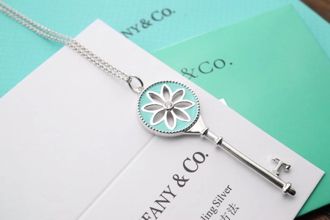 Tiffany & Co. Tiffany&Co. 钥匙 毛衣链中国结烤漆雏菊款、搭配毛衣链秋冬款 佳人 925纯银材质