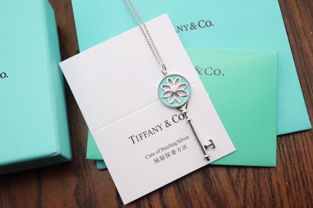 Tiffany & Co. Tiffany&Co. 钥匙 毛衣链中国结烤漆雏菊款、搭配毛衣链秋冬款 佳人 925纯银材质