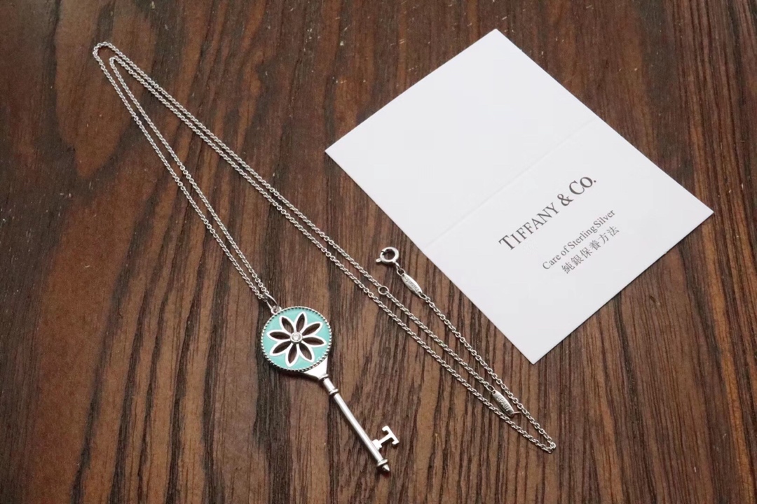 Tiffany & Co. Tiffany&Co. 钥匙 毛衣链中国结烤漆雏菊款、搭配毛衣链秋冬款 佳人 925纯银材质