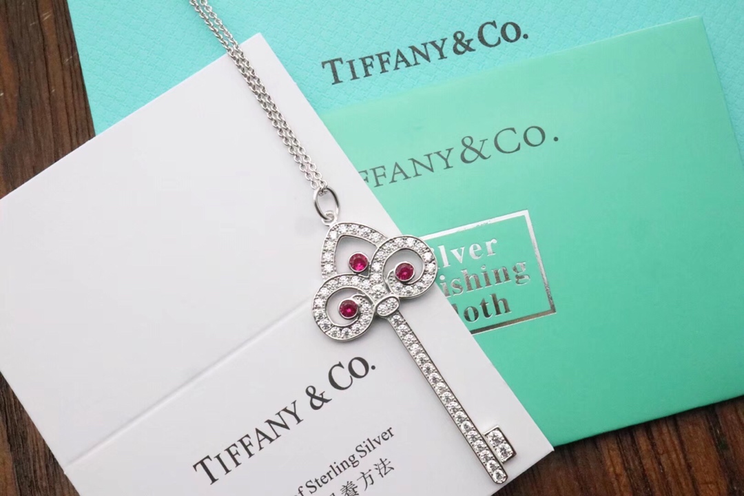 Tiffany & Co. 925纯银鸢尾花 毛衣链圣诞节 鸢尾花钥匙 打开心扉永远是众人瞩目的焦点