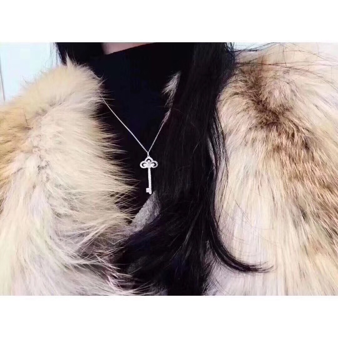 Tiffany & Co. 925纯银鸢尾花 毛衣链圣诞节 鸢尾花钥匙 打开心扉永远是众人瞩目的焦点