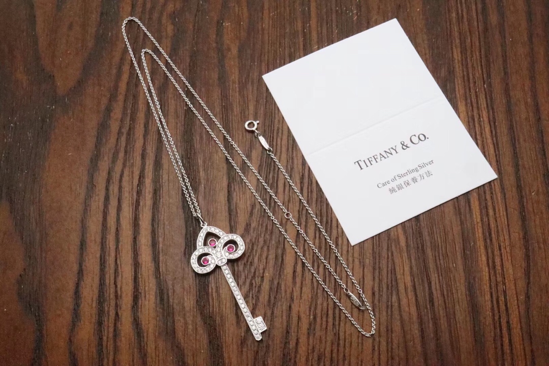 Tiffany & Co. 925纯银鸢尾花 毛衣链圣诞节 鸢尾花钥匙 打开心扉永远是众人瞩目的焦点