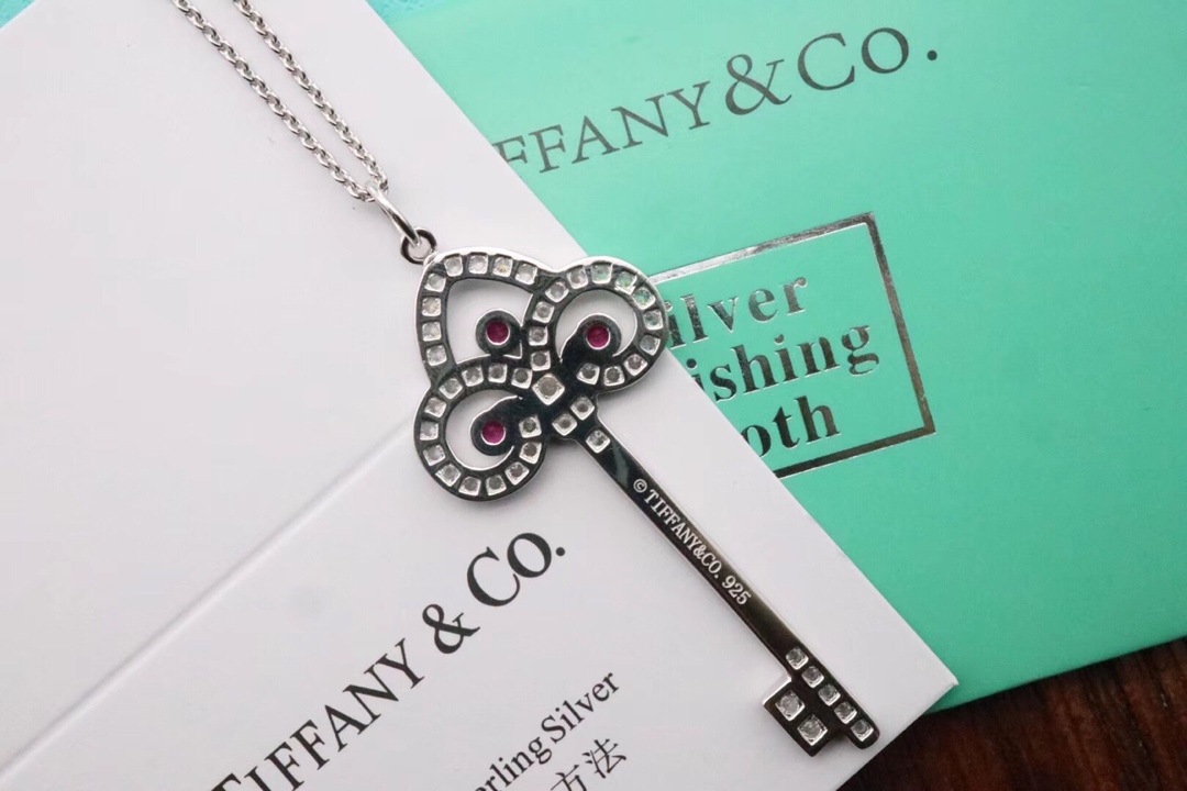 Tiffany & Co. 925纯银鸢尾花 毛衣链圣诞节 鸢尾花钥匙 打开心扉永远是众人瞩目的焦点