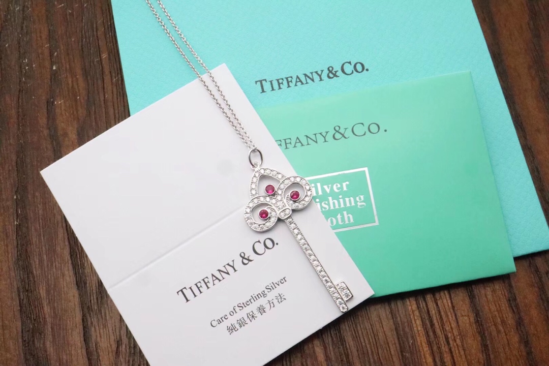 Tiffany & Co. 925纯银鸢尾花 毛衣链圣诞节 鸢尾花钥匙 打开心扉永远是众人瞩目的焦点