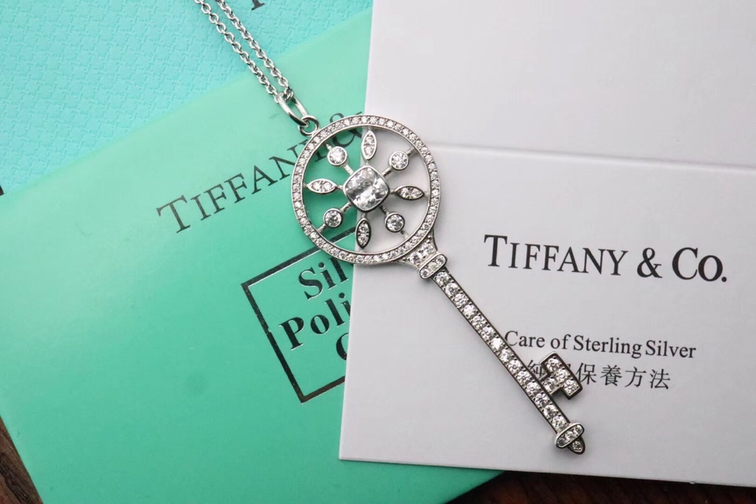 Tiffany & Co. 925纯银白钻太阳花 毛衣链圣诞节 太阳花钥匙 打开心扉永远是众人瞩目的焦点