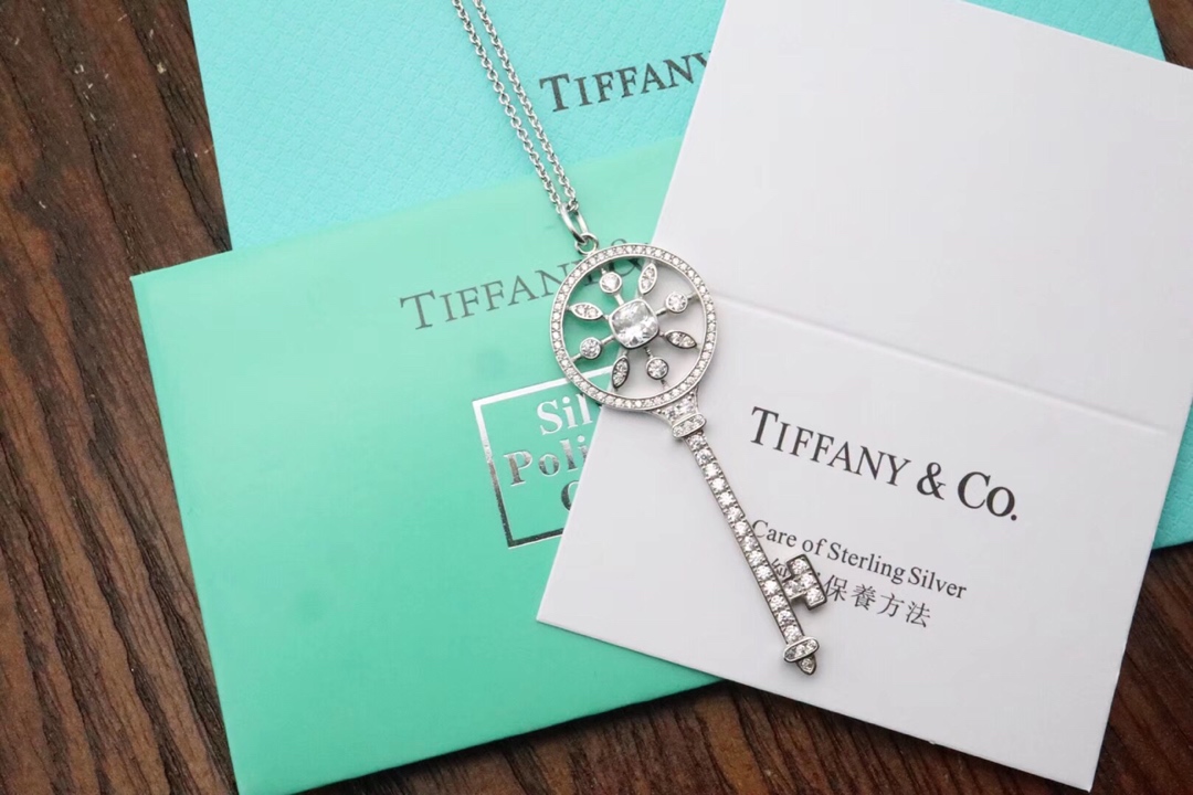 Tiffany & Co. 925纯银白钻太阳花 毛衣链圣诞节 太阳花钥匙 打开心扉永远是众人瞩目的焦点