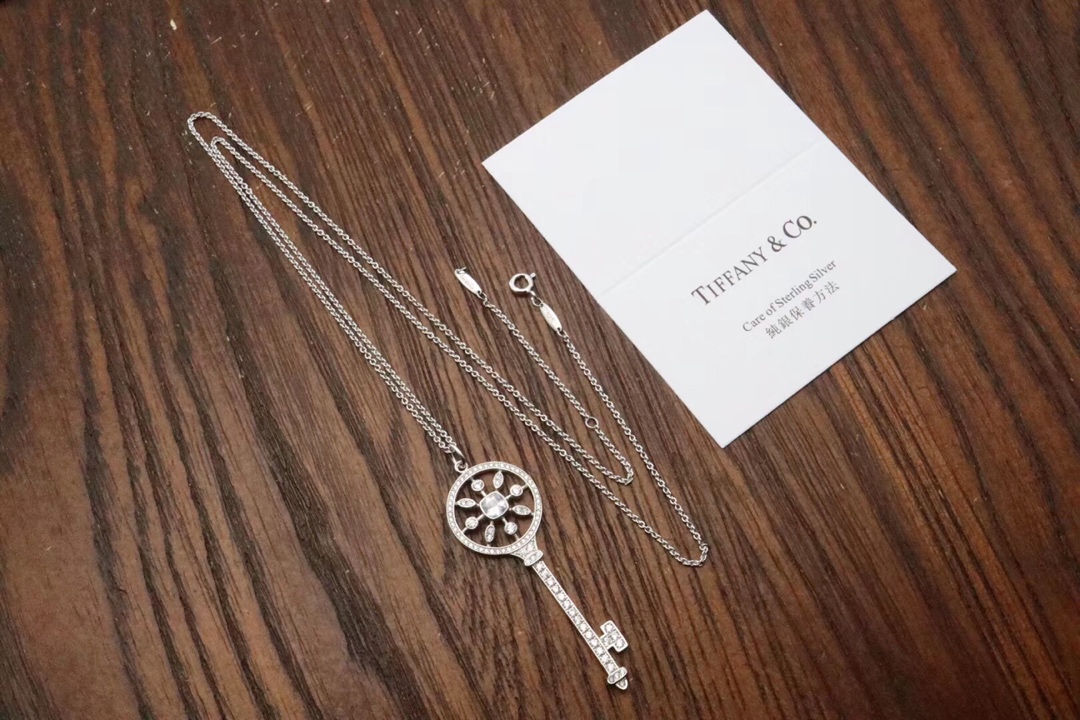 Tiffany & Co. 925纯银白钻太阳花 毛衣链圣诞节 太阳花钥匙 打开心扉永远是众人瞩目的焦点