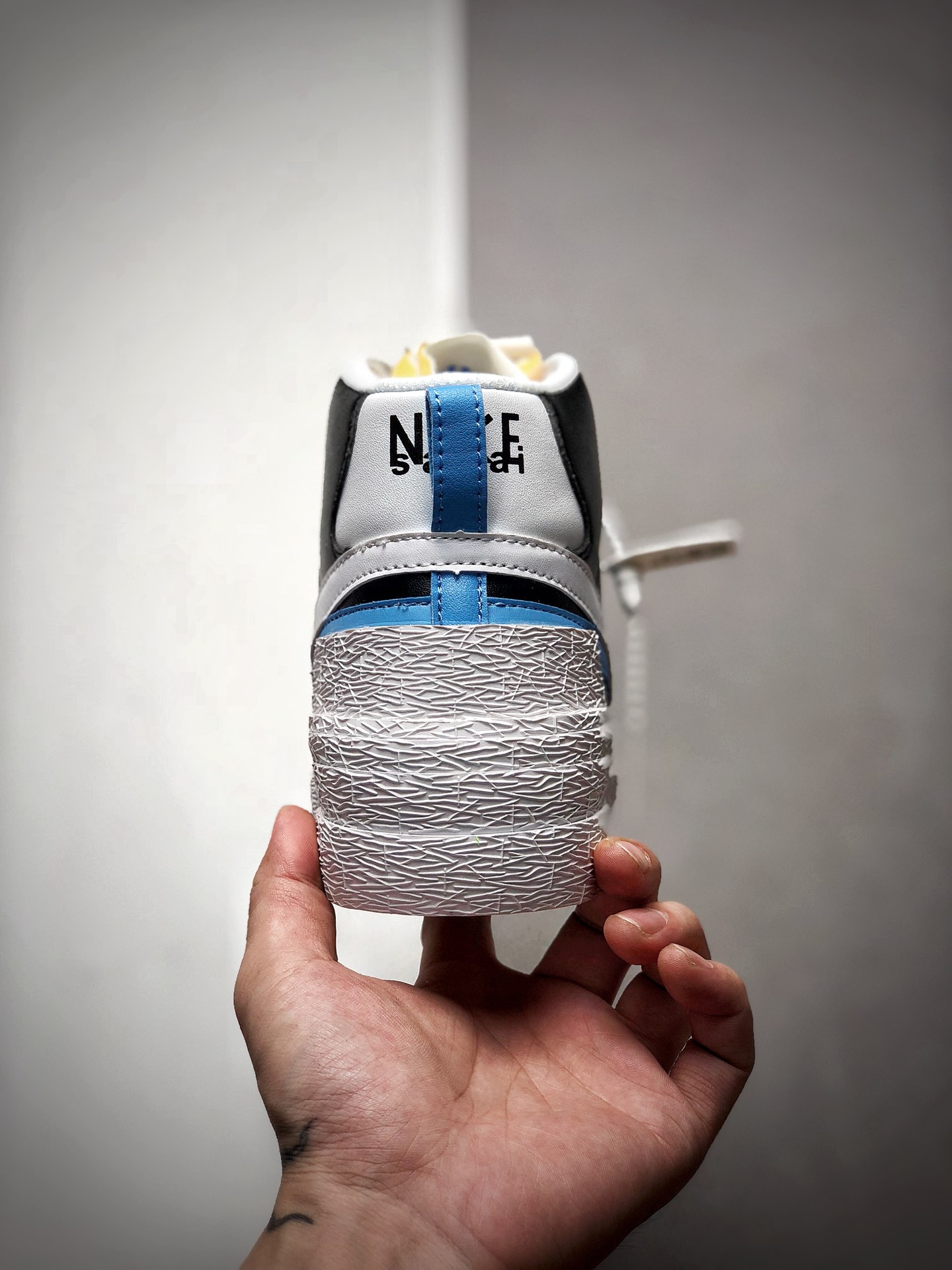 220将解构风格进行到底日式解构美学品牌SACAI联名 x Nike Blazer High”Black University Blue”重叠设计前卫开拓者高帮百搭板鞋“黑白天蓝”BV0072-001
