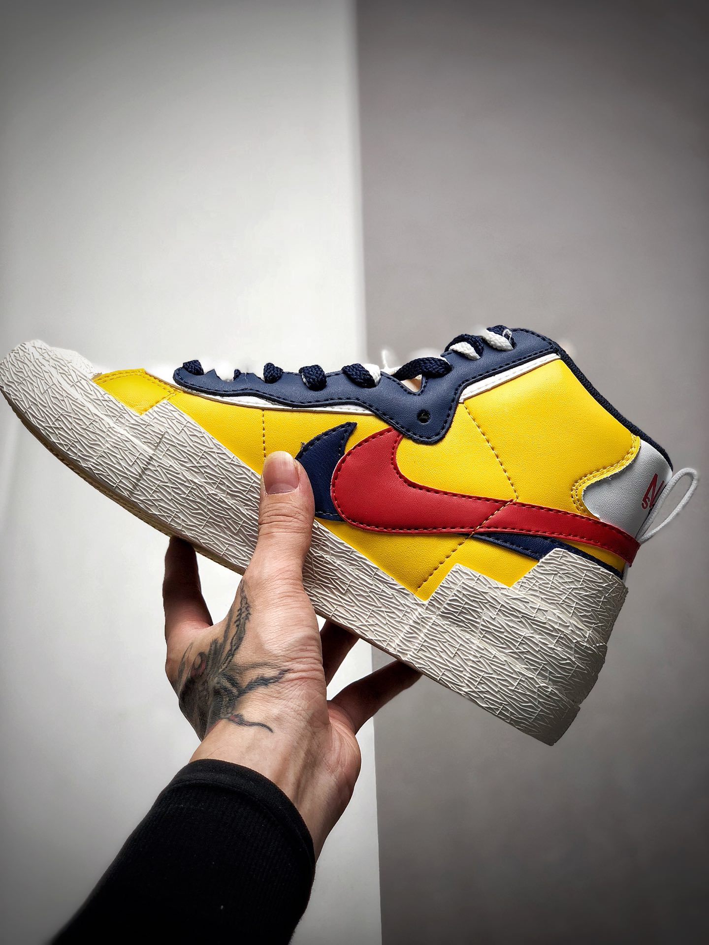 220 日式解构美学品牌SACAI联名 x Nike Blazer High”Black University Blue”重叠设计前卫开拓者高帮百搭板鞋“黑白天蓝”BV0072-001