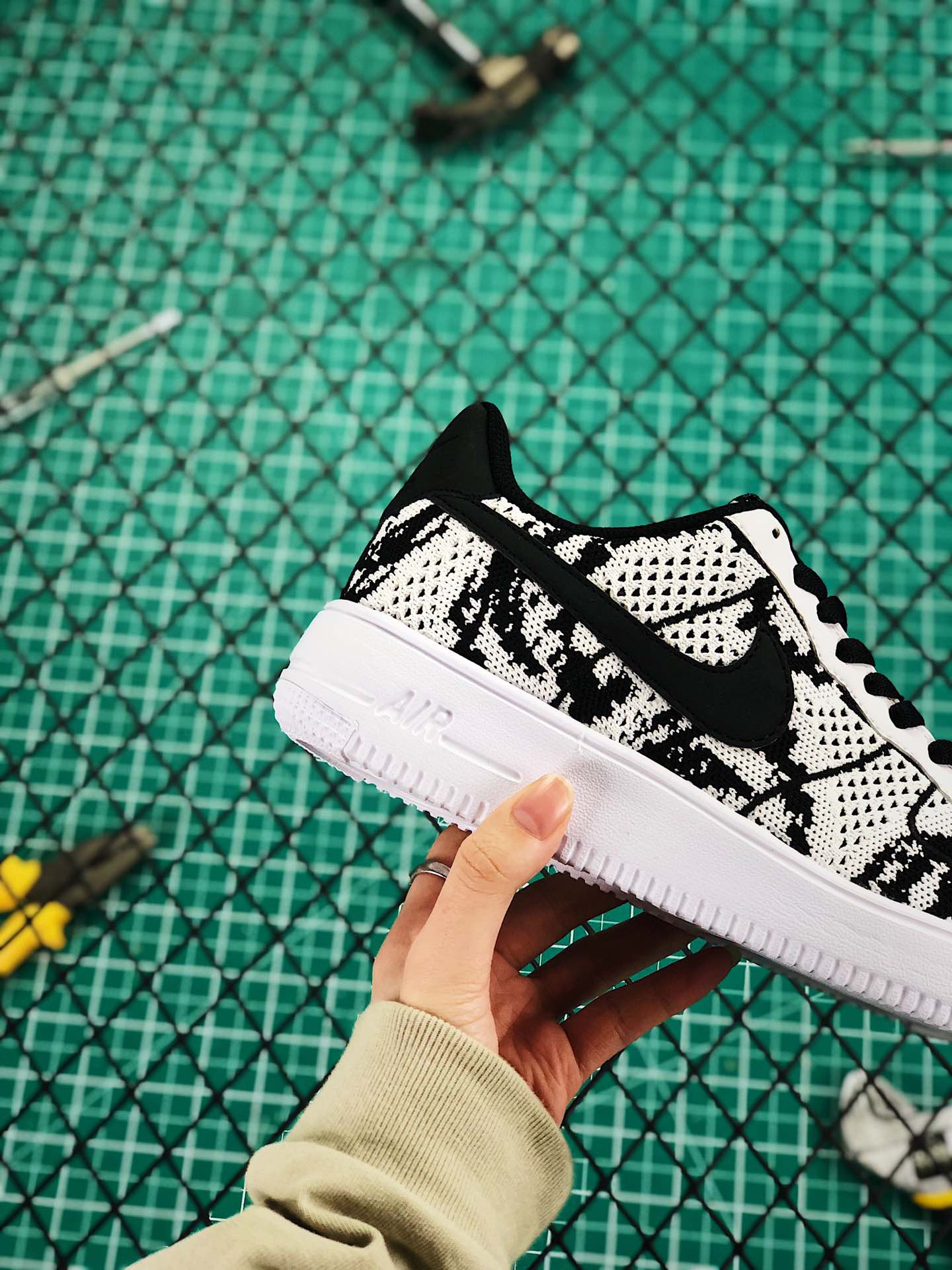 180   新款出货  耐克 Nike AIR FORCE 1 FLYKNIT 2.0 空军织唛 轻便休闲板鞋 内置sole气垫