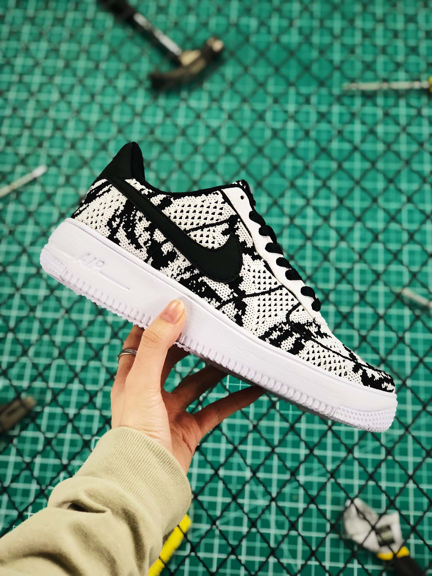 180   新款出货  耐克 Nike AIR FORCE 1 FLYKNIT 2.0 空军织唛 轻便休闲板鞋 内置sole气垫