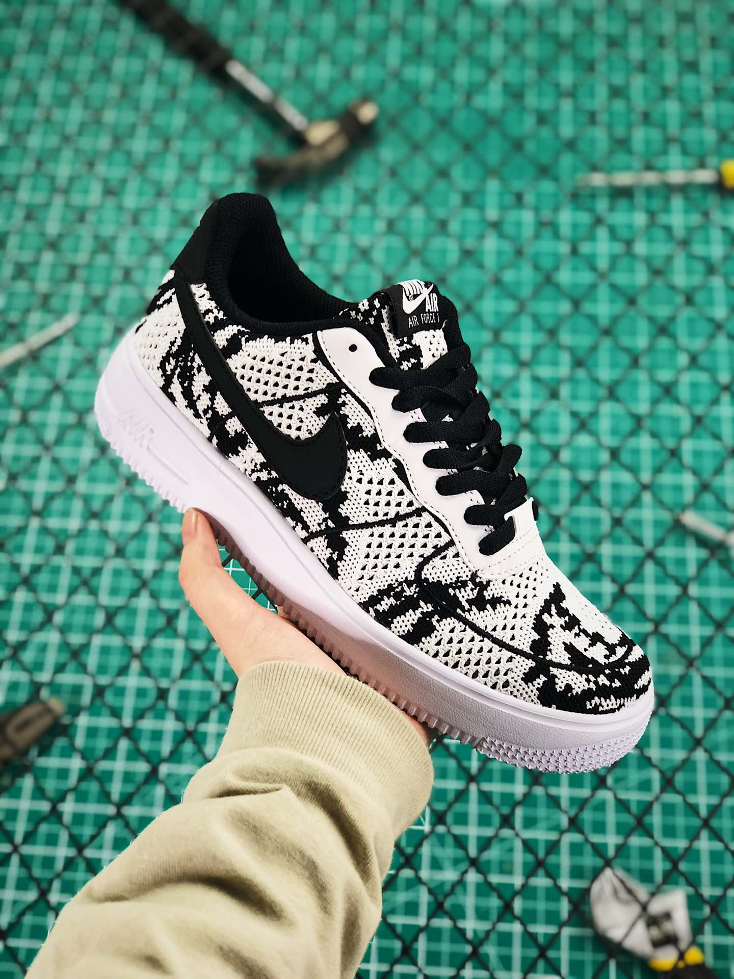 180   新款出货  耐克 Nike AIR FORCE 1 FLYKNIT 2.0 空军织唛 轻便休闲板鞋 内置sole气垫