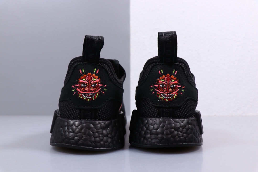 280  Adidas 阿迪达斯 NMD_R1 猪年限定 全掌爆米花大底休闲跑步鞋 G27576 正确抽屉原盒 内赠刺绣狮头防尘袋和黑红鞋带一副 中国元素十足