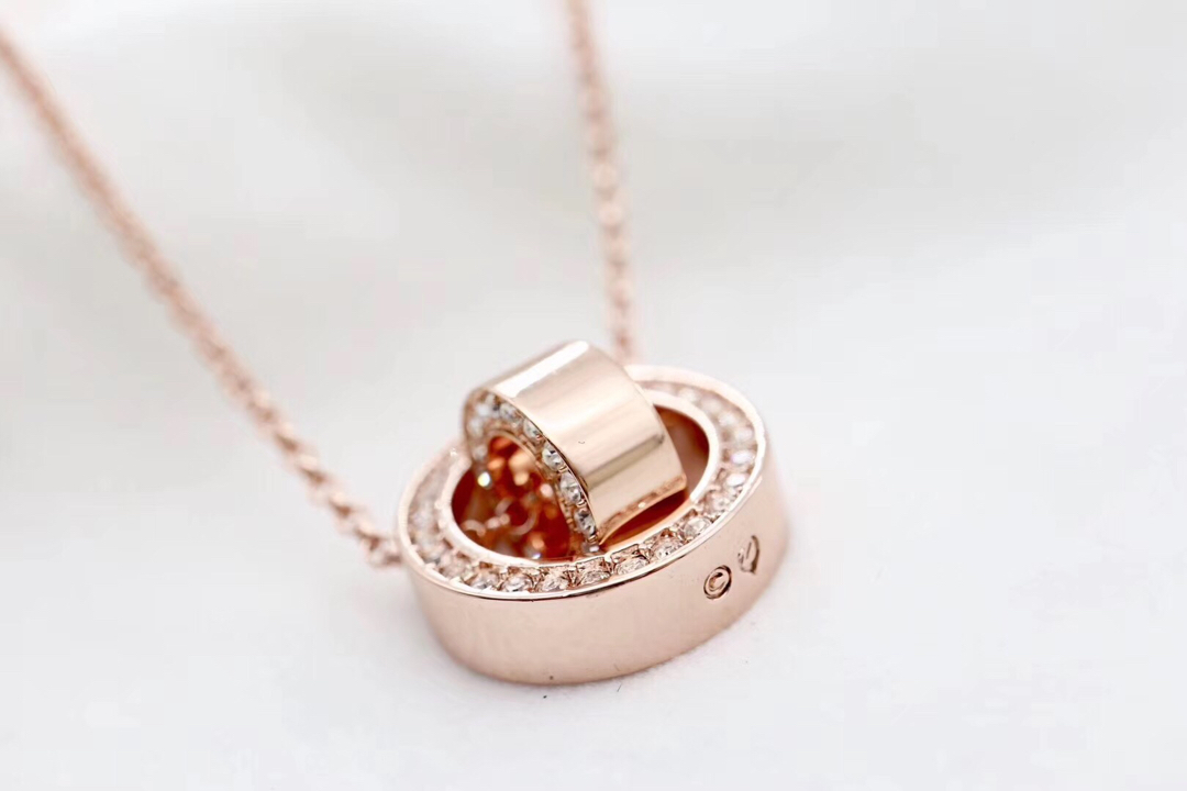 Swarovski 施华洛世奇两色金 简约圆环 锁骨项链 

这款简约精致的Hollow链坠，其镀玫瑰