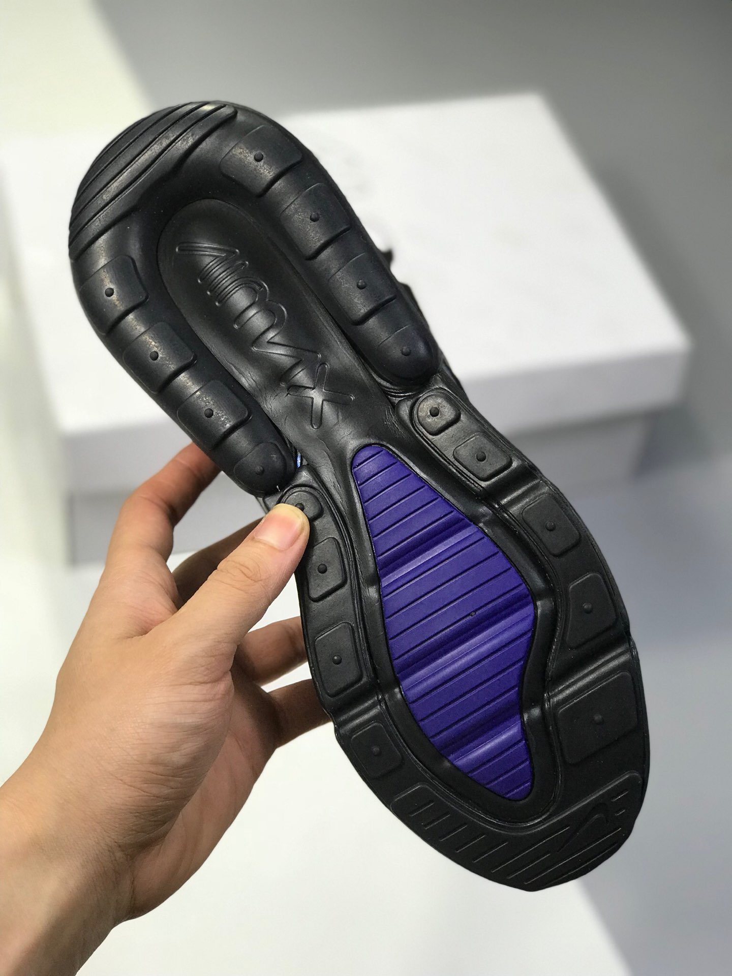 180公司级 耐克 Nike Air Max 270 公司级半掌气垫 采用大网贾卡网面制作鞋面 使整双鞋子更富有层次感