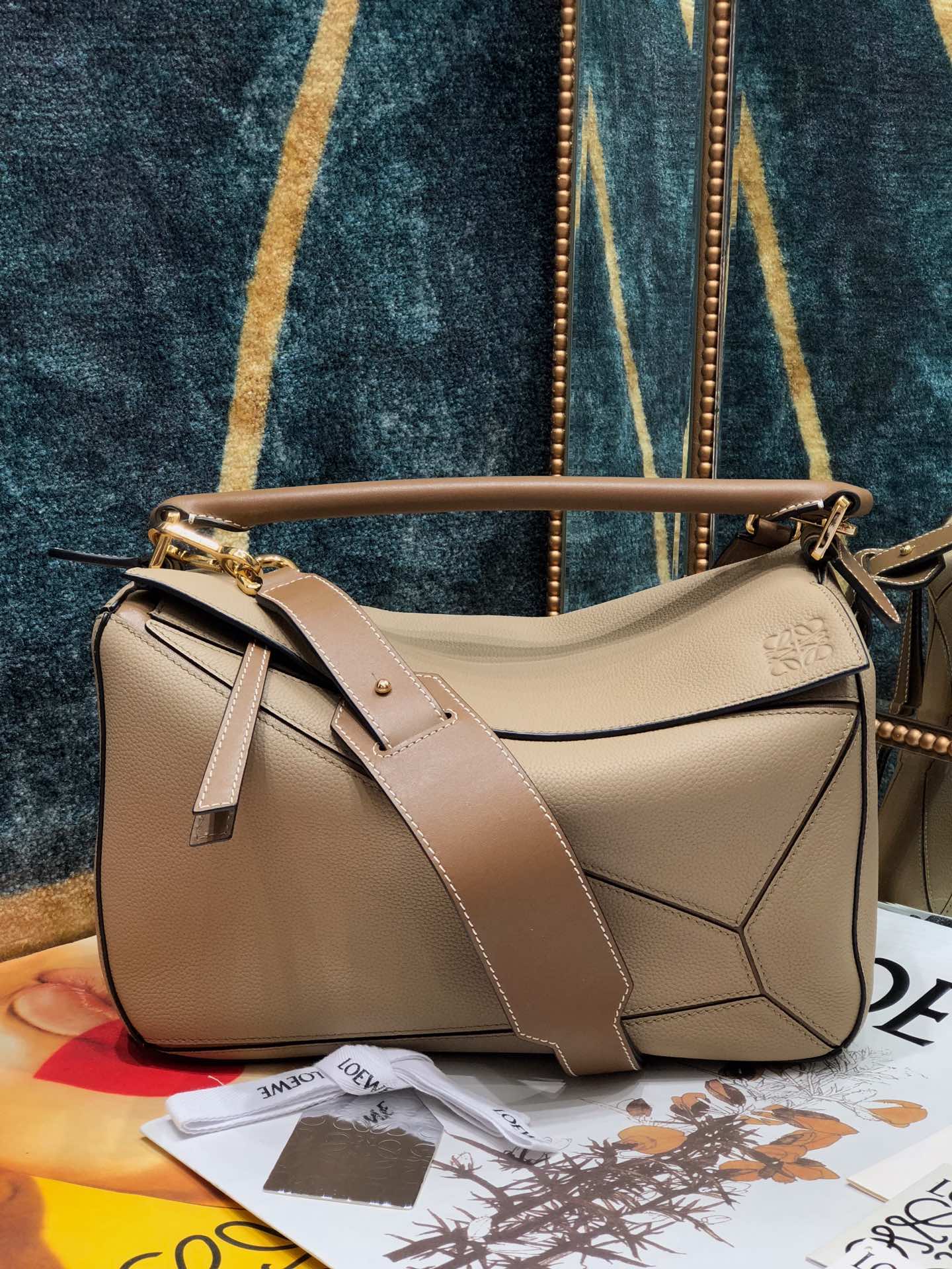 LOEWE 定番ミディアムPuzzle 29-最高品質