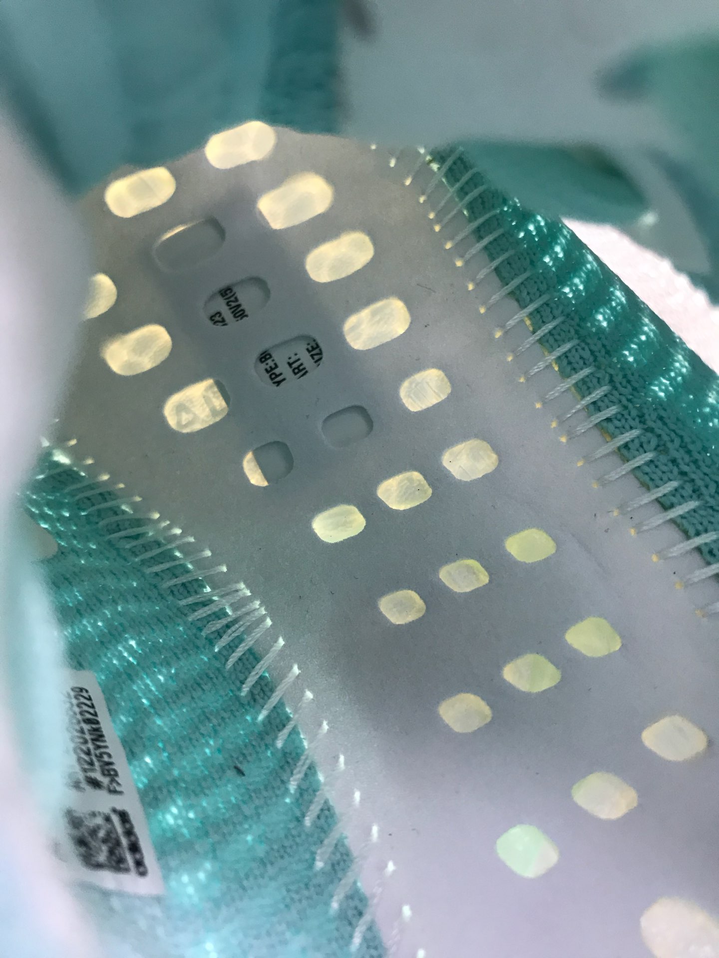 220巴斯夫性价比版本  阿迪达斯 Adidas Yeezy 350 Boost V2 全新纯白配色 3M反光 开春之后是 Yeezy 350 Boost V2 大显身手之际