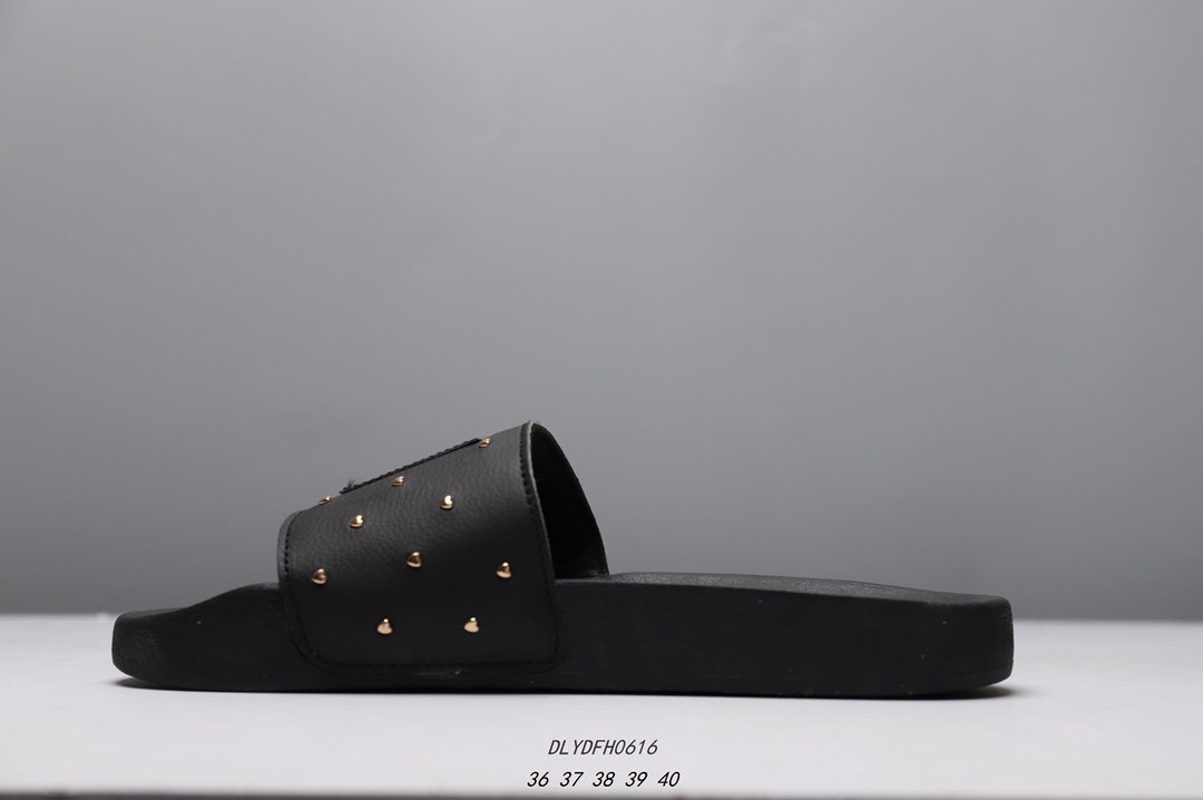 60 2019新款男鞋女鞋情侣拖鞋铆钉金标一字沙滩凉拖36-40