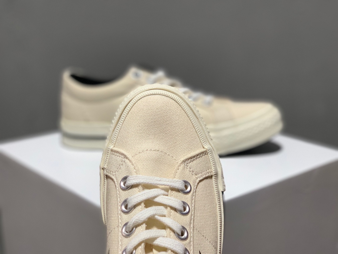 170Converse 匡威 One Star 联名款帆布低帮休闲板鞋 DSM一星 该款由川久保玲开设的时尚品牌集合